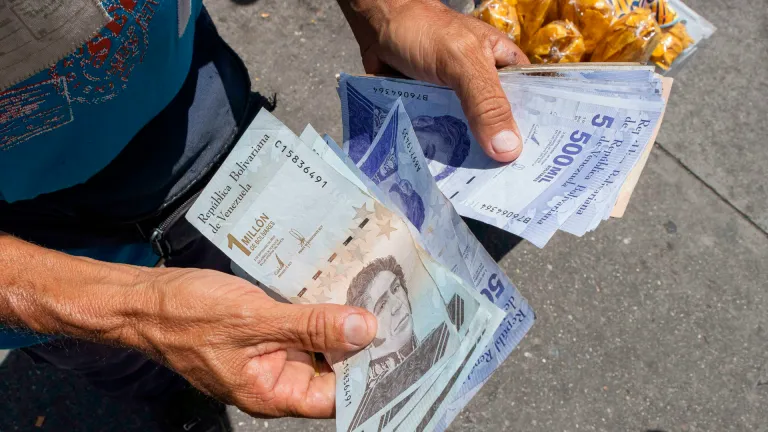 La crisis económica se desliza en las sombras: Venezuela registró alarmante cifra de inflación en noviembre